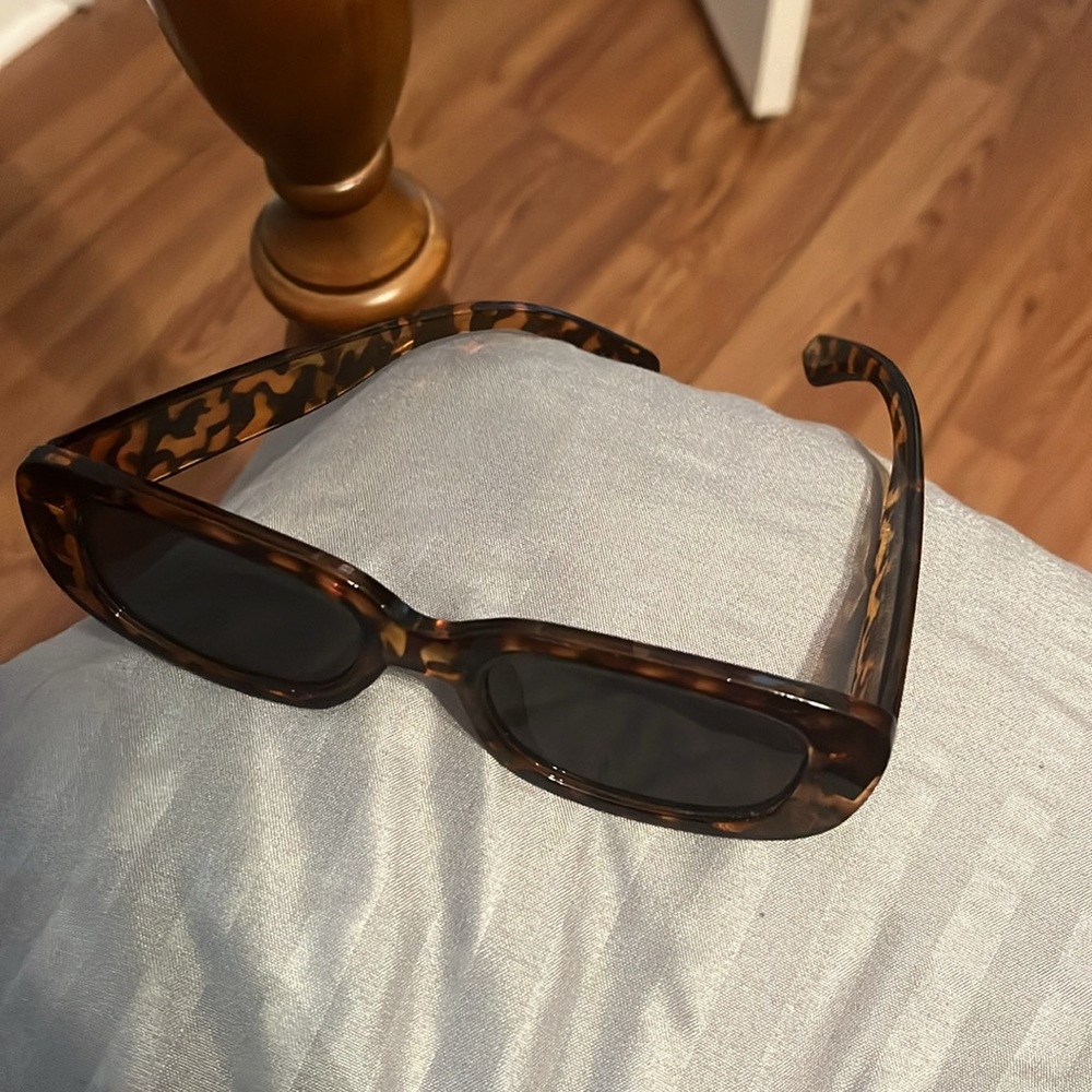 tortoise rectangle sunglasses - Picture 2 of 2